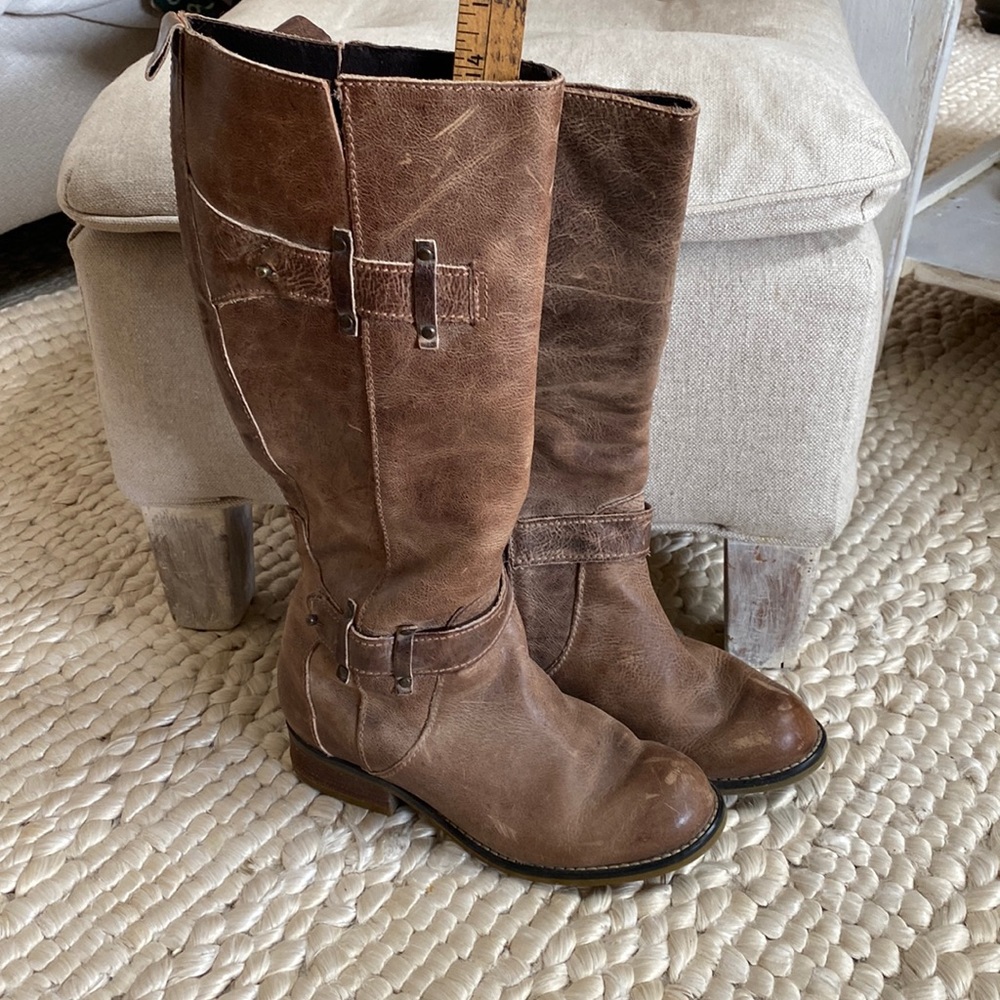 Corral boots brown leather beautiful boots. Not worn very often. Soft leather